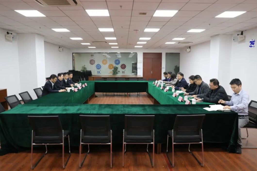 南京經(jīng)開區(qū)領(lǐng)導(dǎo)蒞臨長爐集團參觀調(diào)研