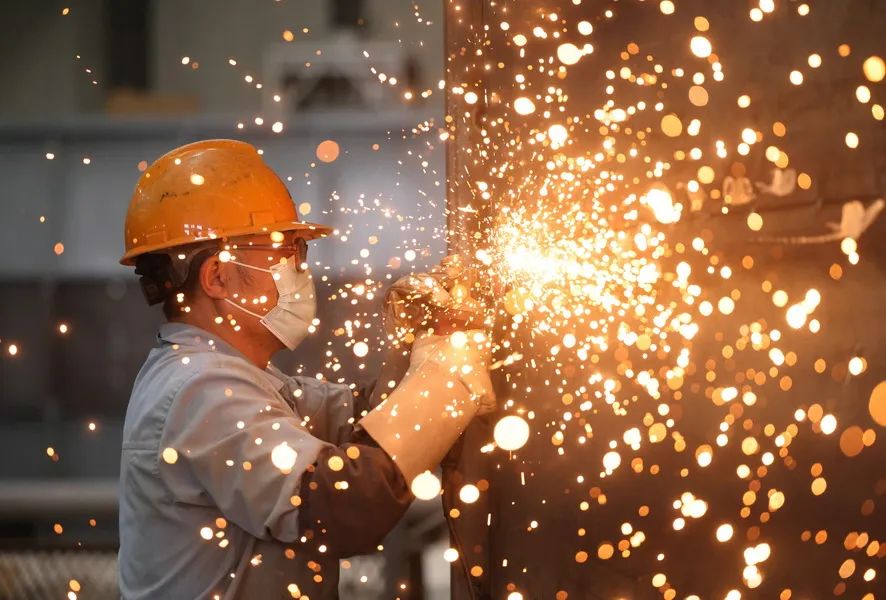 高溫“烤”驗下的堅守：長爐集團海外發(fā)貨忙